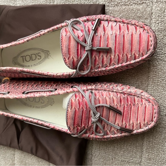 Tod’s Gommino Driving Shoes in Pink Python Leather Size 37 - Picture 2 of 8